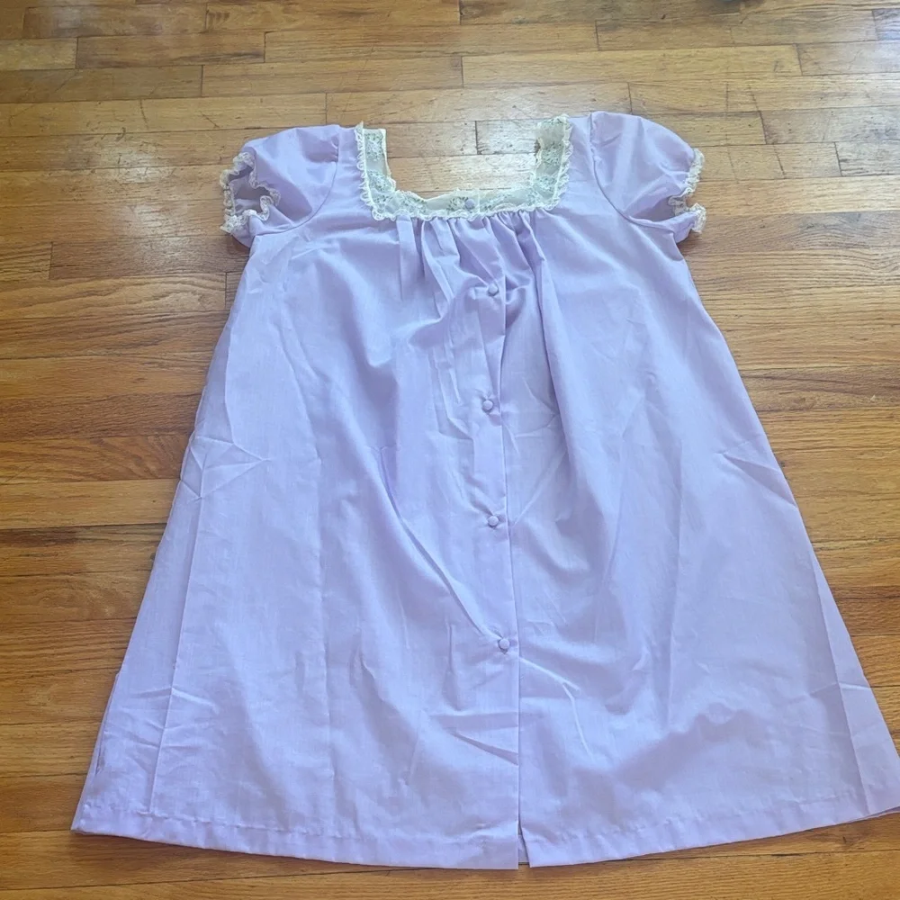 Vintage Kayser Short Sleeve Lace Trim Button Up Nightgown